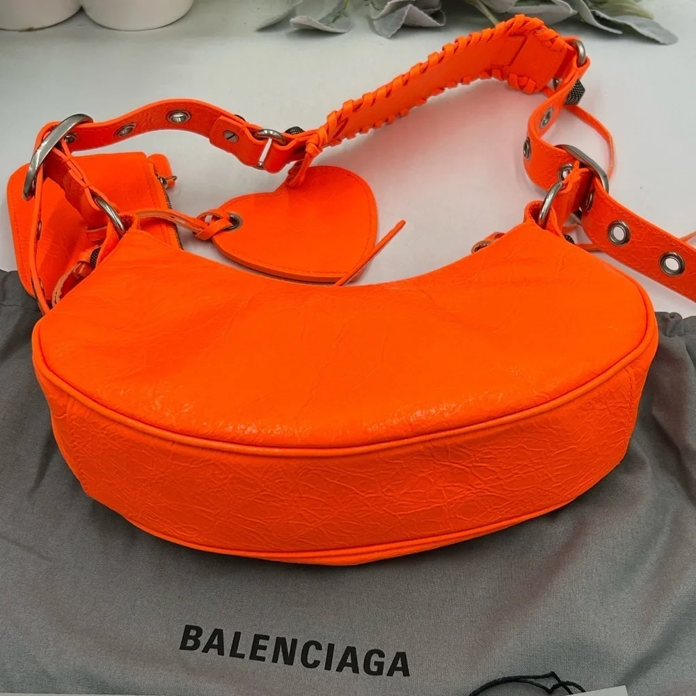 Women's Balenciaga LE CAGOLE shoulder bag in neon orange lambskin, leather NWT